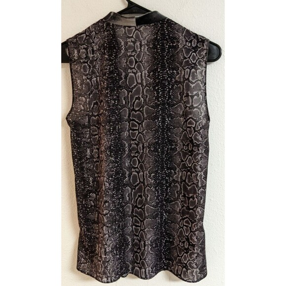 Women's T Tahari V-Neck Snake Print Sleeveless Gold Chain Accent Blouse Small - Picture 7 of 12